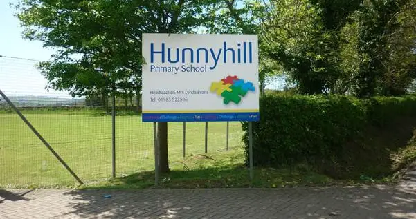 Hunnyhill Primary School sign