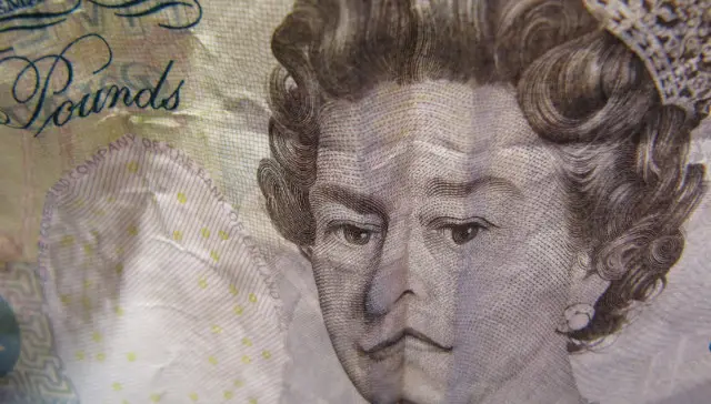 Unhappy five pound note