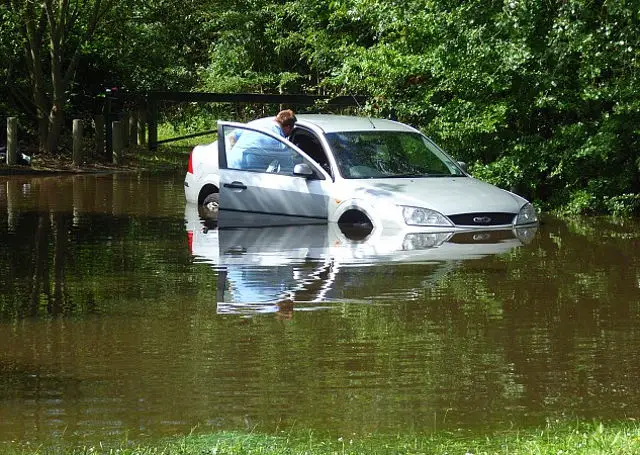 Car in flood :