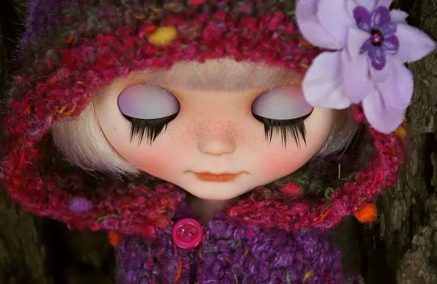 Blythe doll in hat: