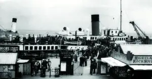 Ryde SR steamers at Ryde pier (c) Simmonds Archive, Seaview