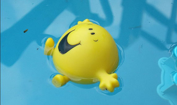 Smiling face in swimming pool