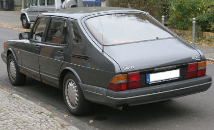 Saab 900i :