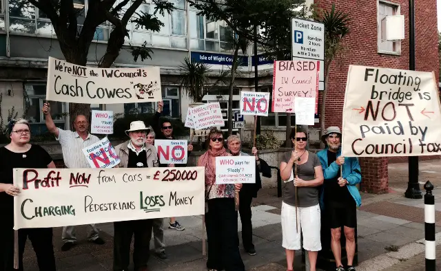 Floating Bridge protesters outside county hall -