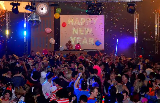 Electric 80s NYE party: