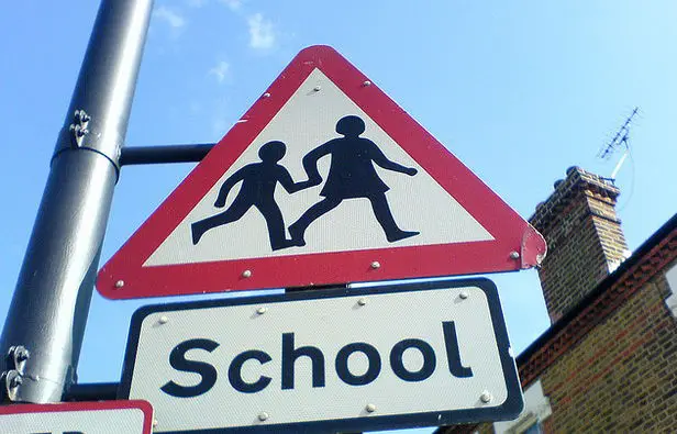 School crossing sign :