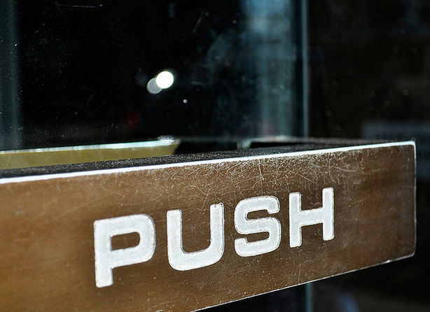 Push door handle