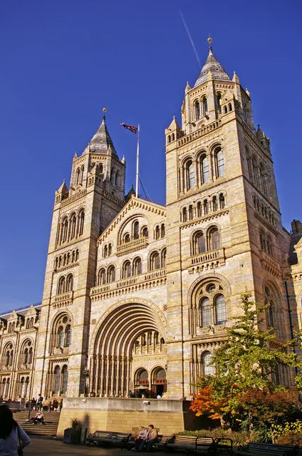 Entrance_to_Natural_History_Museum