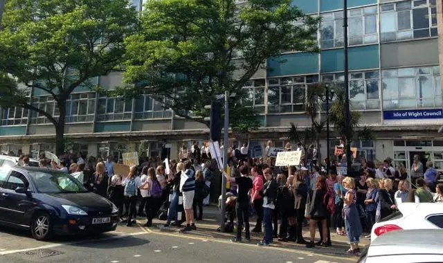 Carisbrooke College anti-closure protest - 8 Jul 2015
