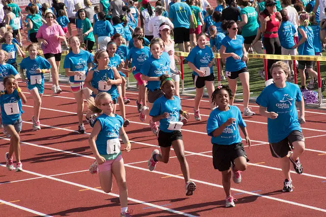 children running 5k race