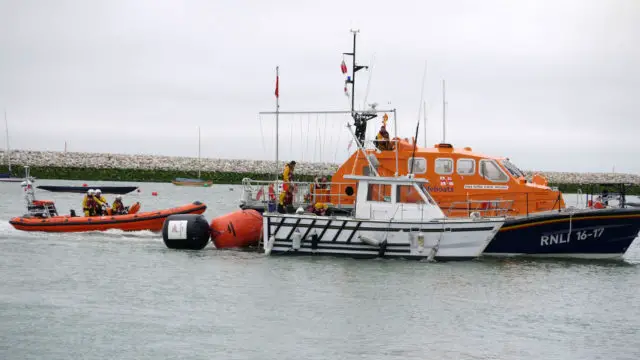 Twin Wakes being brought in by Lifeboats