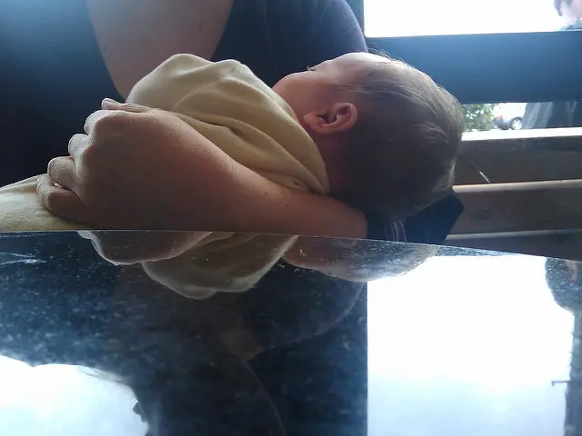 breastfeeding in cafe