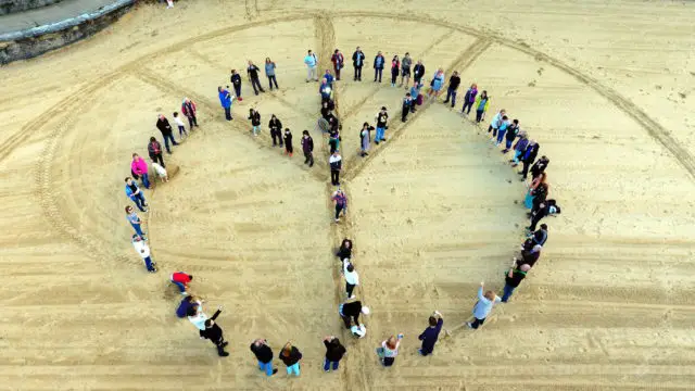 Human peace sign by Darren Vaughan <a href="http://wig.ht/2ex2" title="WightDrone">WightDrone</a>