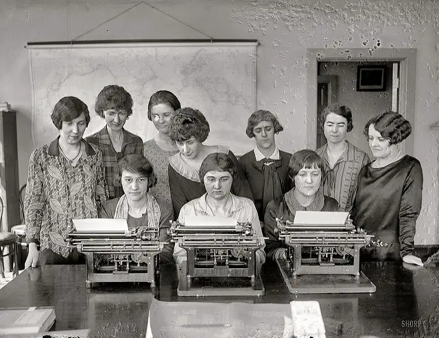 women at typewriters