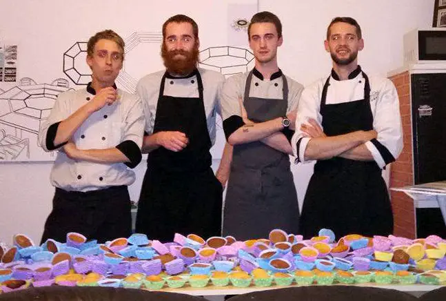 1000-cakes-garry-sexton-and-lads