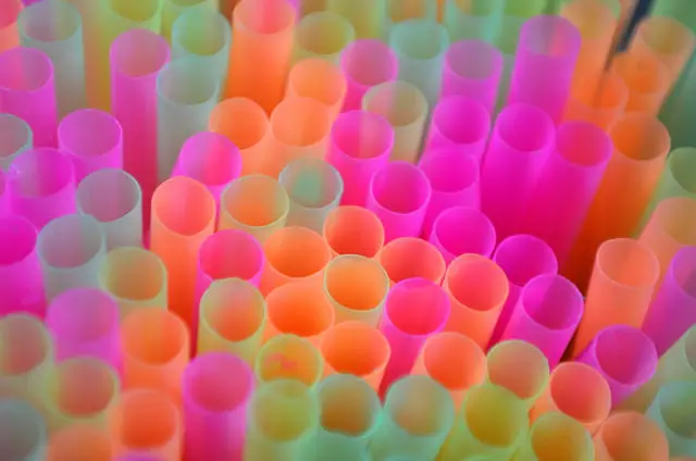 coloured-straws