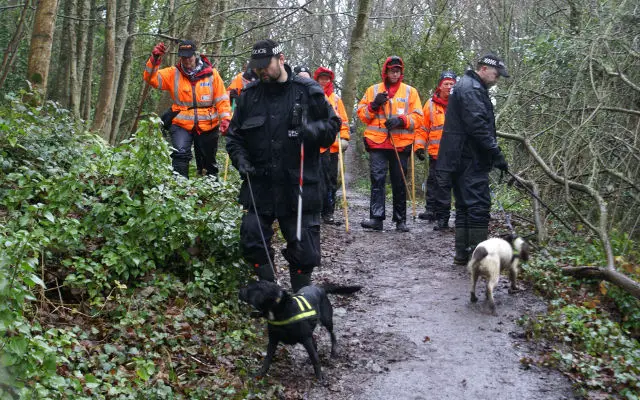 Police and Wight SARS on path starting search for Robbie Gibson - 17 Jan 2017 - 640px