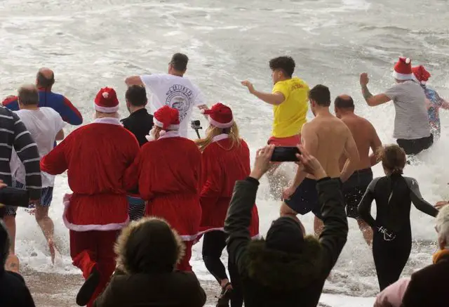 2017 Ventnor Boxing Day Swim by Lesley Brown