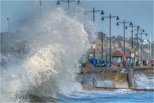 strong waves shanklin