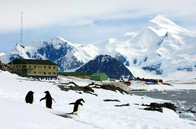 Rothera_Research_Station_supplied_by_BAS sm