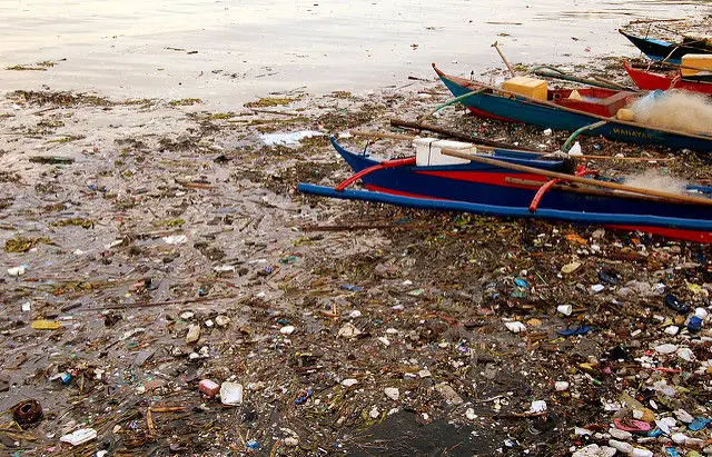 Manila Bay covered with plastic 