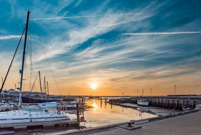 Ryde harbour by Les Lockhart