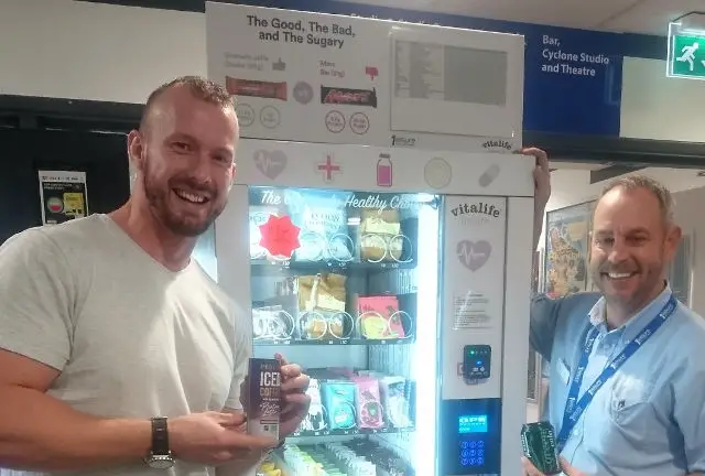 Gavin Edley, CEO of Vitalife Health and Tim Ashwell of 1Leisure by the new vending machine Thursday, 24th January, 2019 4:26pm By IW Council Press Office {*Edit post*} ShortURL: Filed under: Featured, Health, Island-wide, Isle of Wight Council, Isle of Wight News