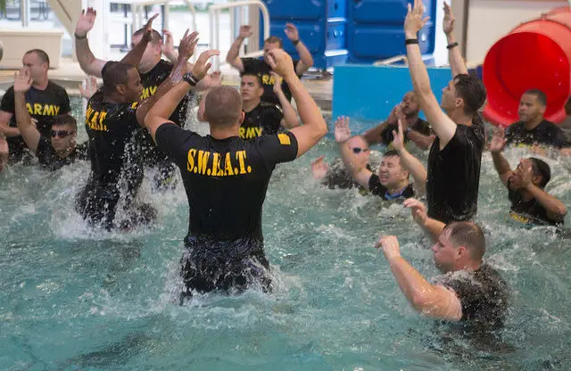 soldiers in pool workout
