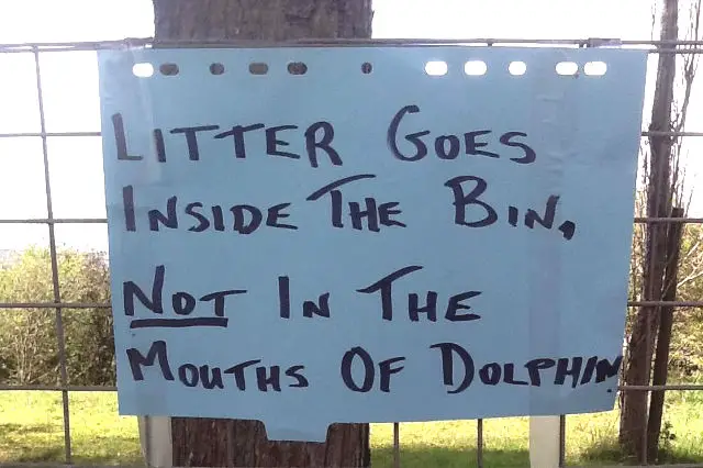 litter goes in the bin sign