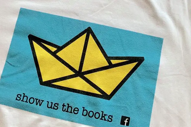 show us the books t-shirts cropped