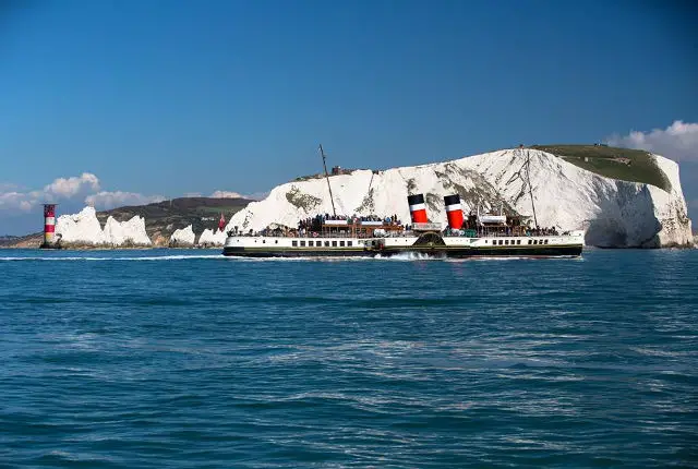 waverley paddle steamer passing the needles