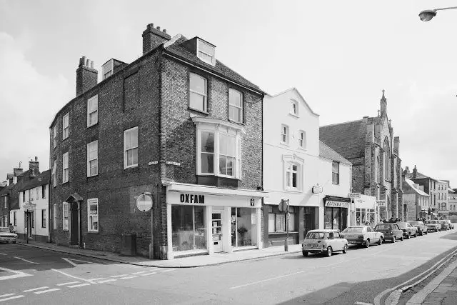Historical image of 12 Lower St James Street, Isle of Wight
Crown Copyright. Historic England Archive