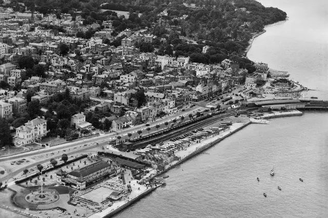 Historical image of the seafront and town, Ryde, Isle of Wight. Image taken from the north-east in 1949. Copyright Historic England Archive. Aerofilms Collection.