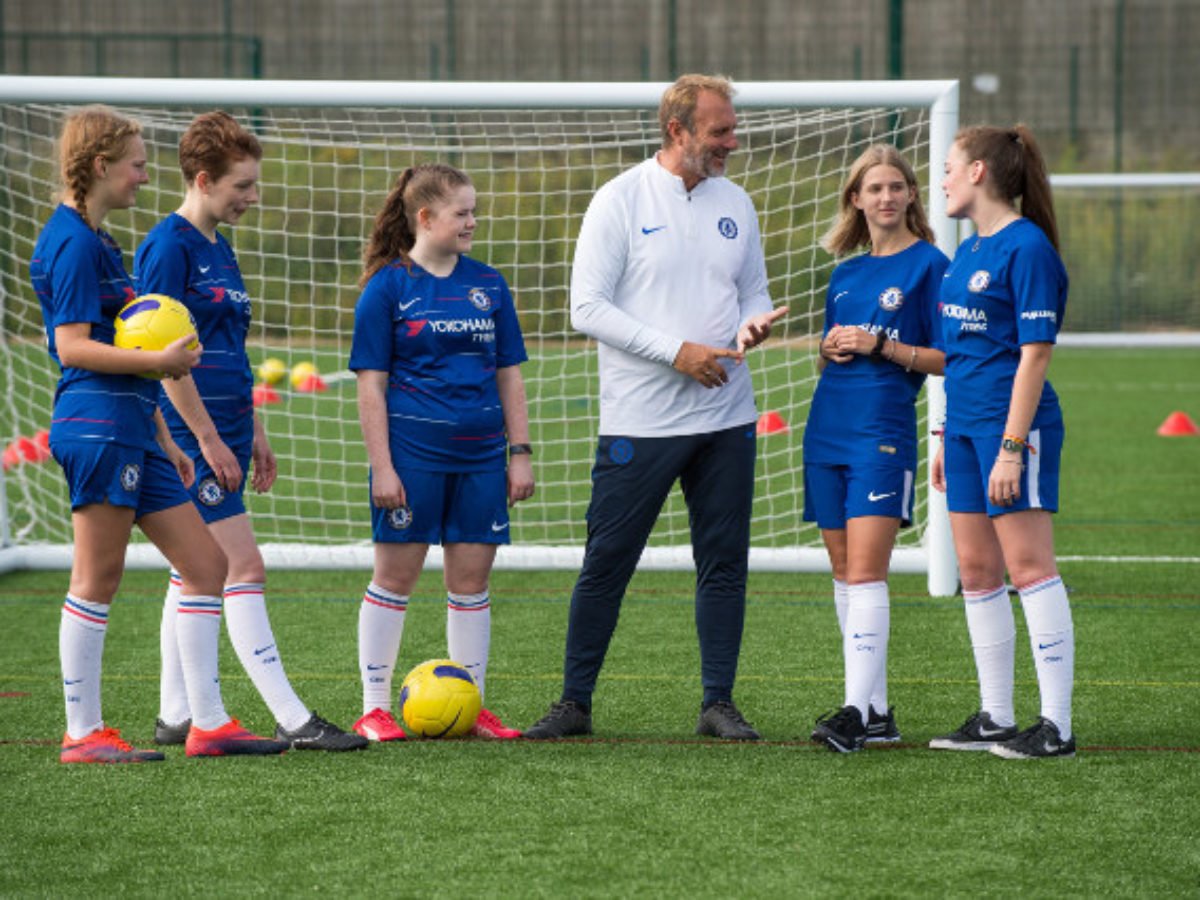 Cowes Enterprise College Team Up With Chelsea Fc Foundation To Announce New Football Academy