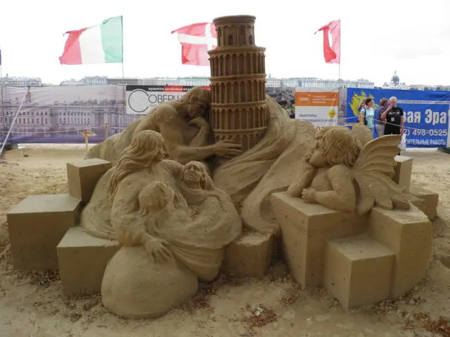 Incredible sand sculpture