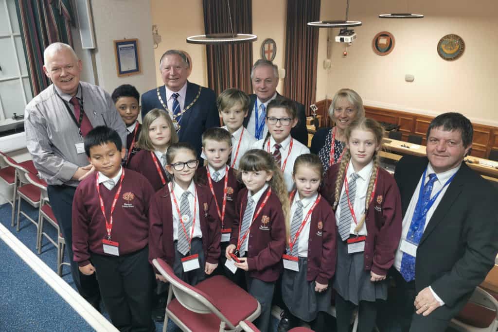 Primary school pupils quiz Isle of Wight councillors on green issues
