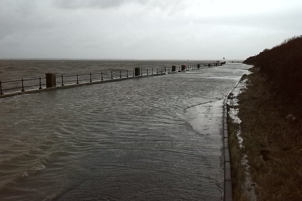 Flood alert issued for Isle of Wight coastline during today's high tide