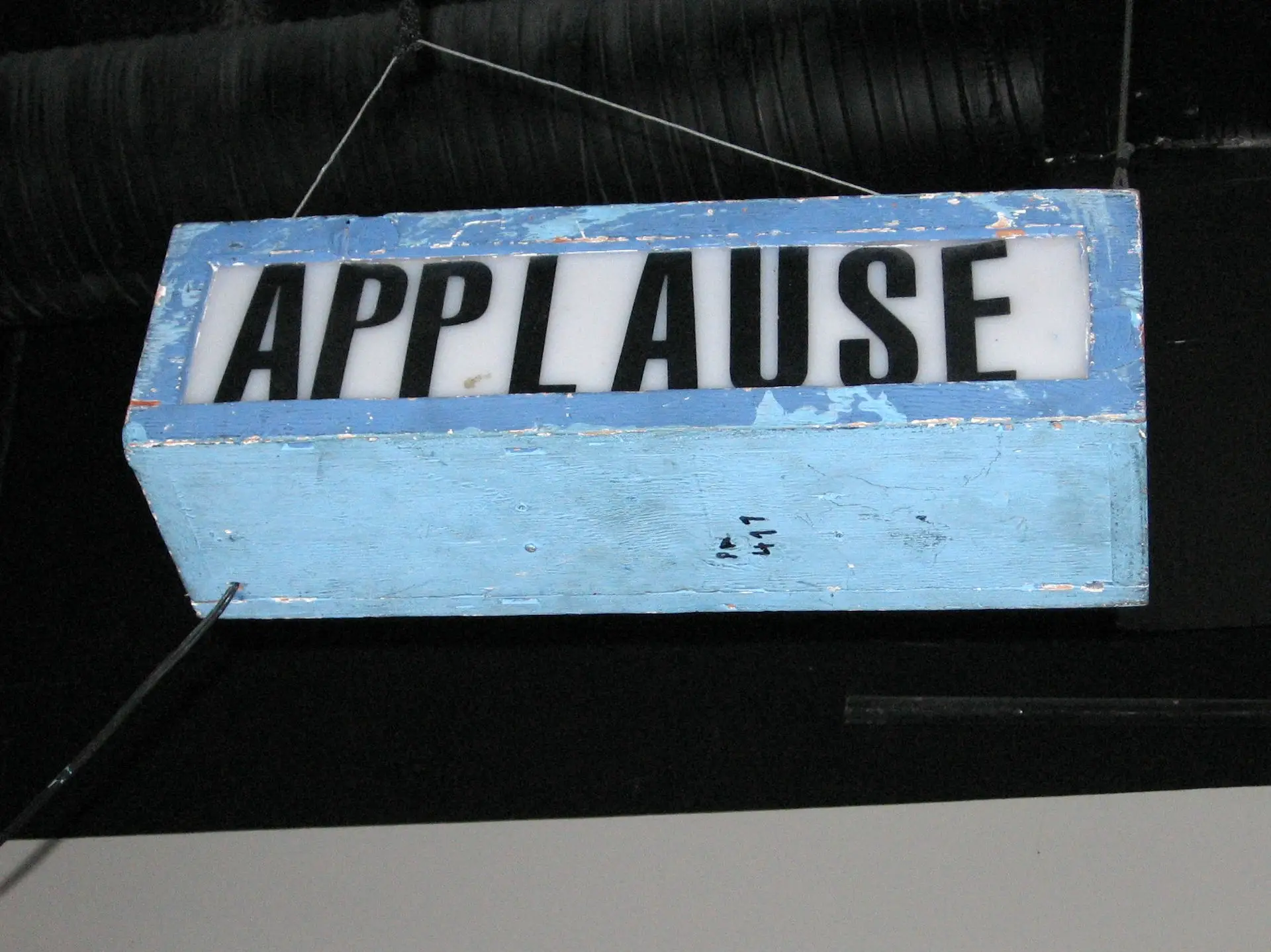 applause signal box