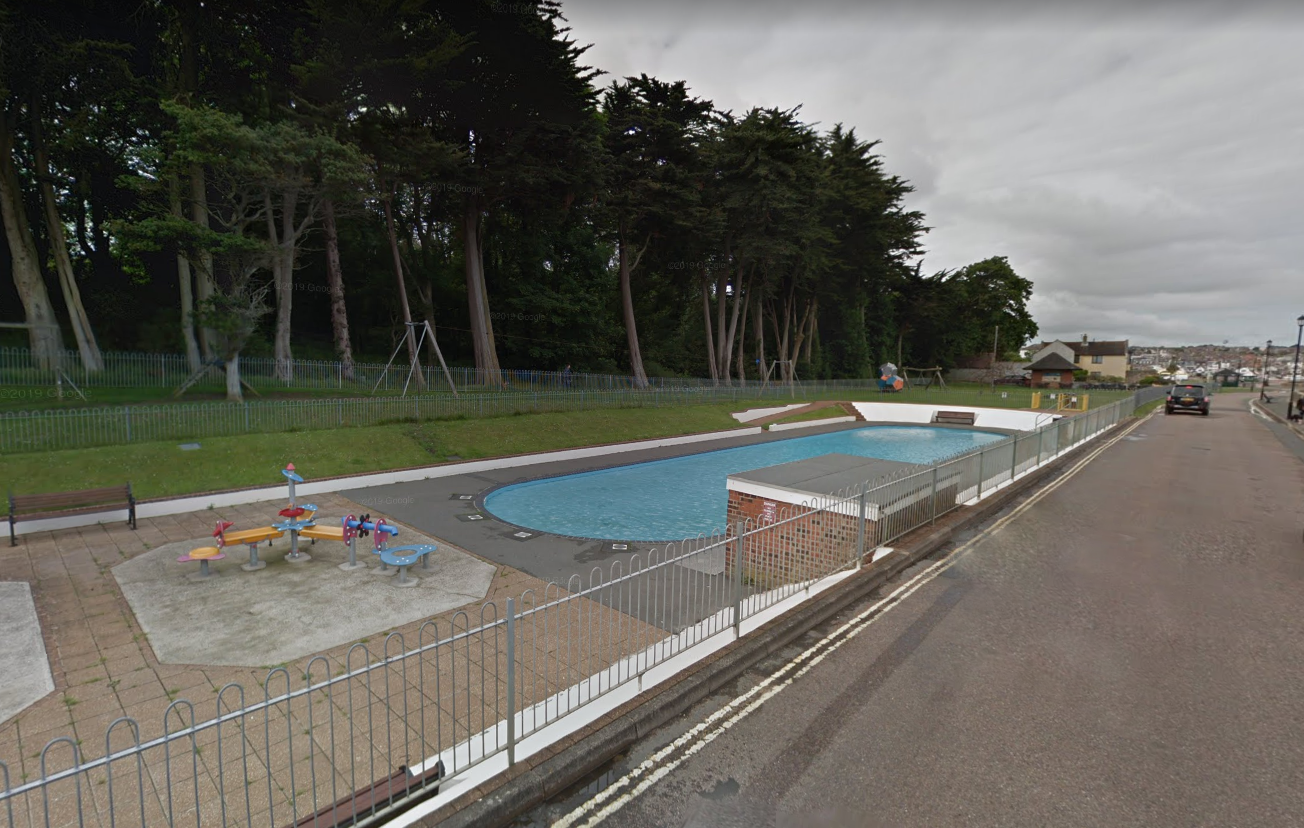 east cowes esplanade - paddling pool and polayground