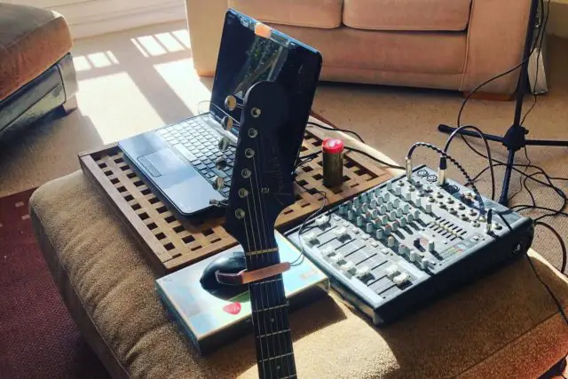 Equipment to allow Ben Stubbs to play live from his living room