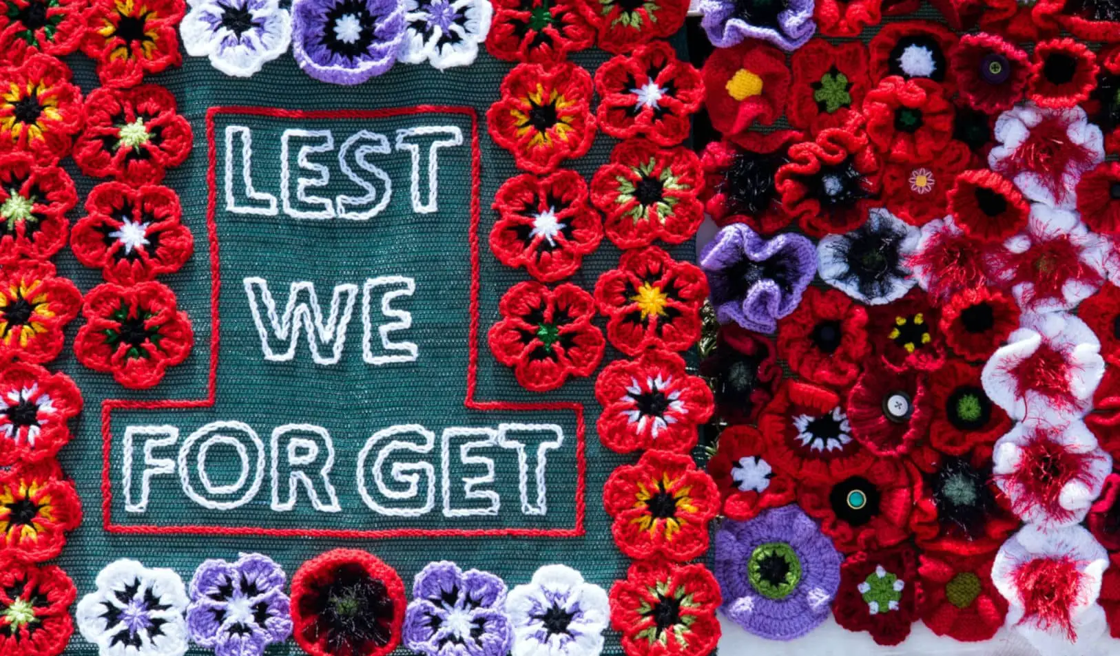 crocheted Lest we Forget sign