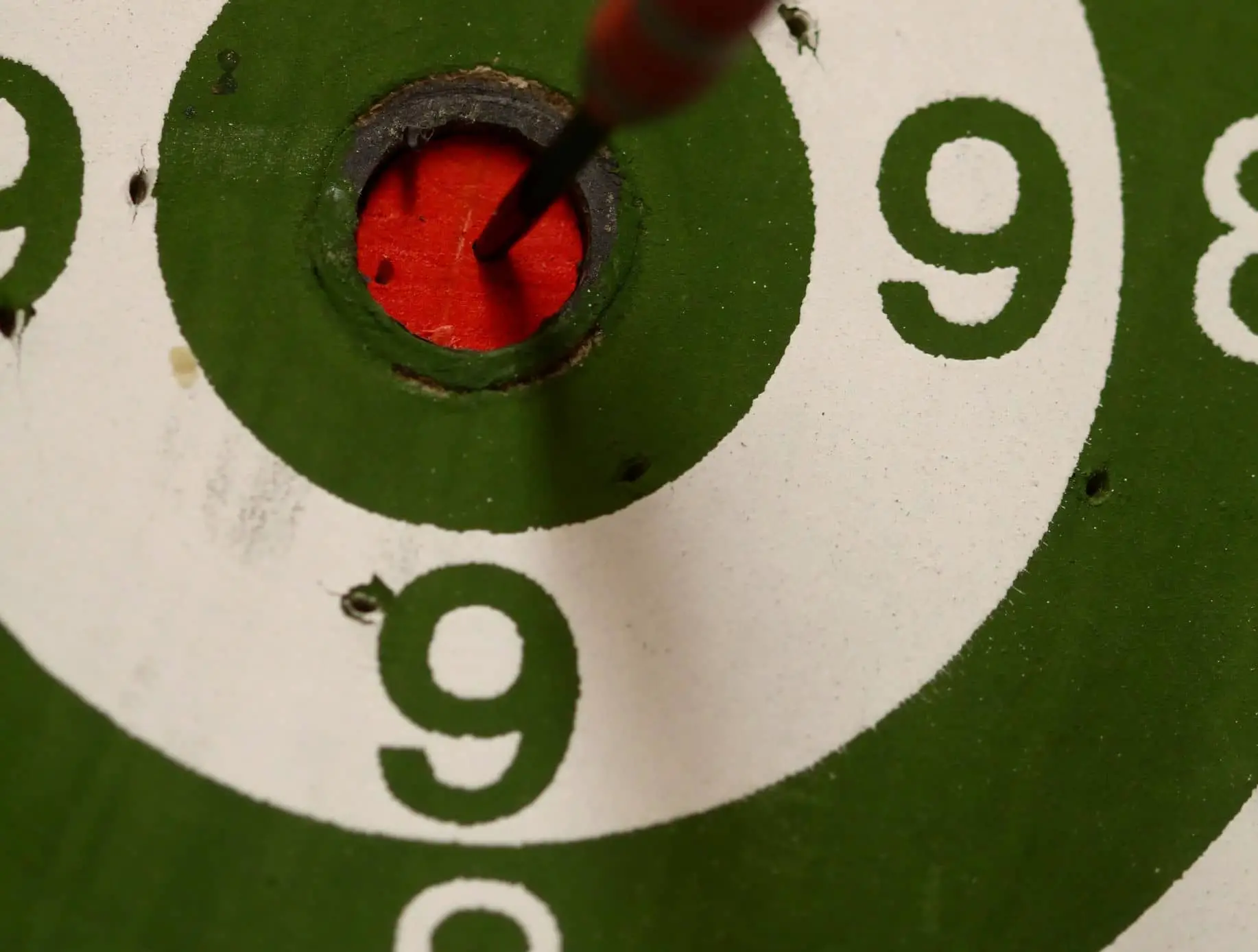 dart board with countdown to bullseye at 10