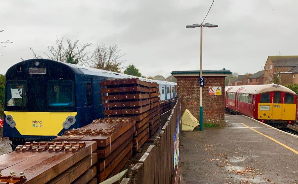 Watch 24 minute video compilation of the Class 484 train arriving on ...