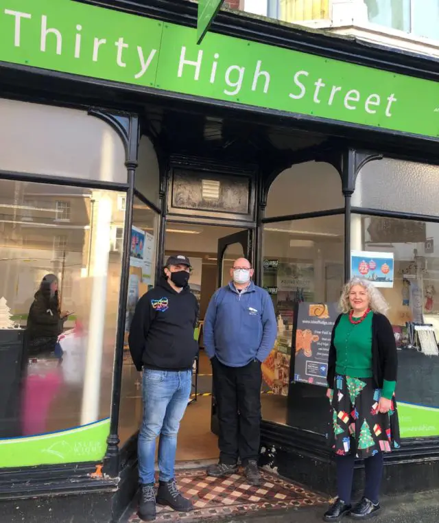 Cllr Jones-Evans with pop-up shopkeepers at 30 High Street