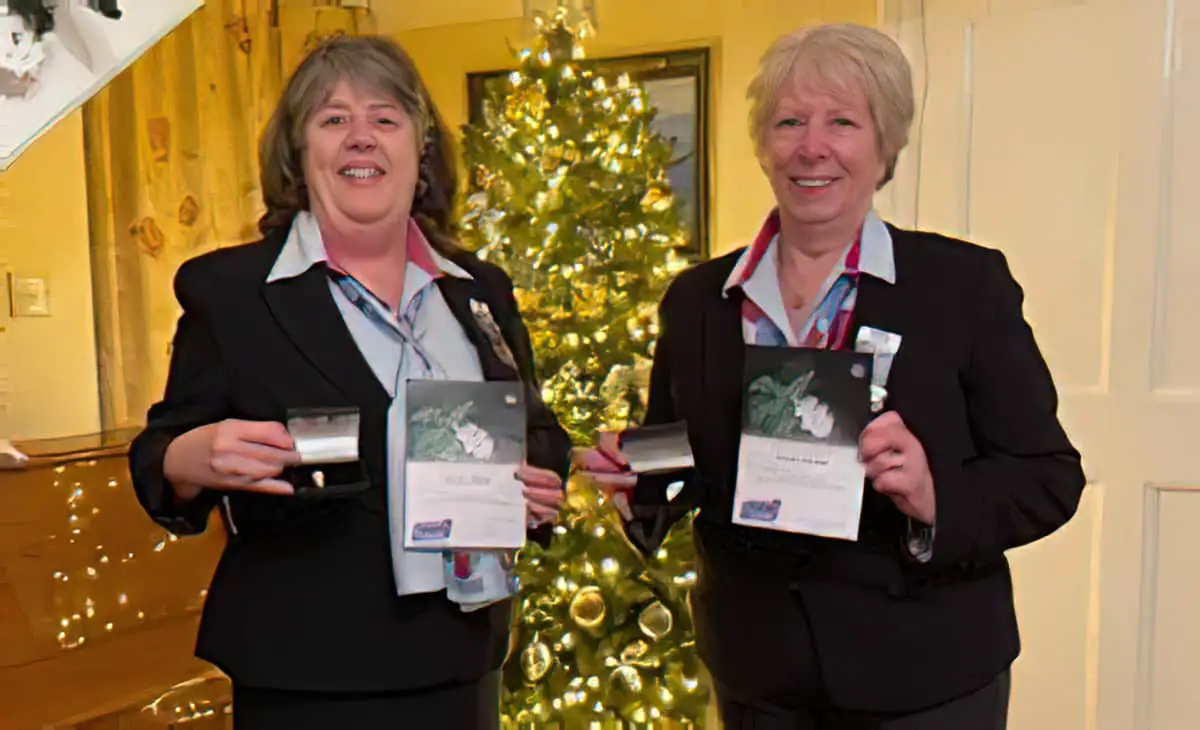 two volunteers with their Silver Oak Leaf awards