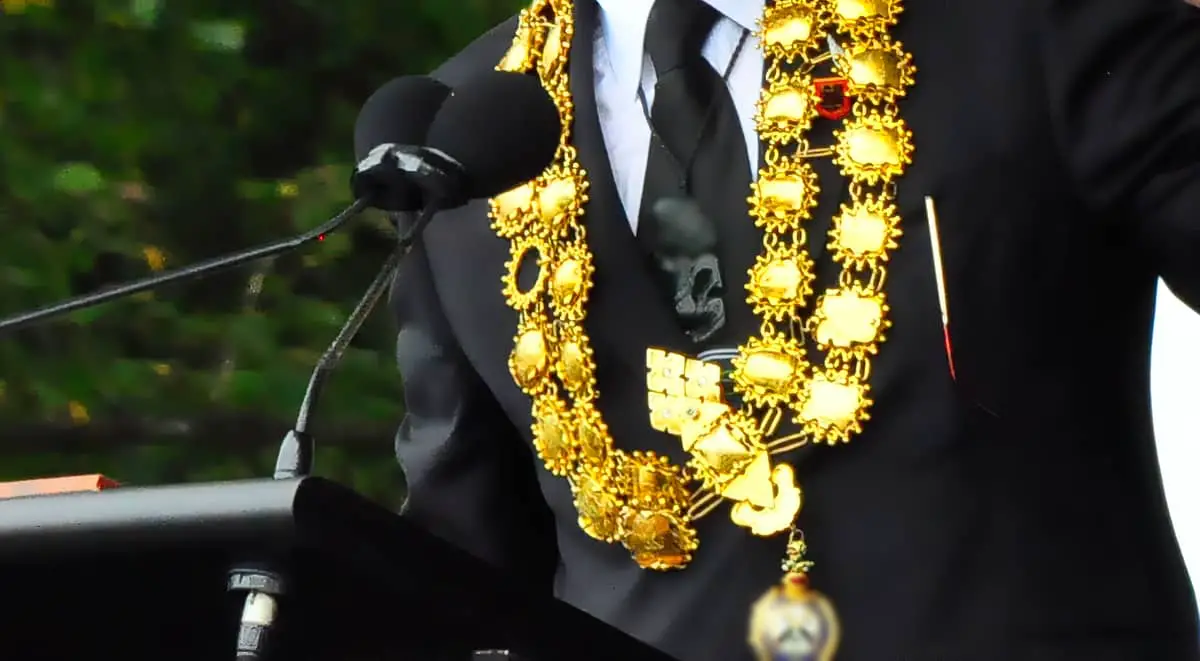 Close up of a mayoral chain