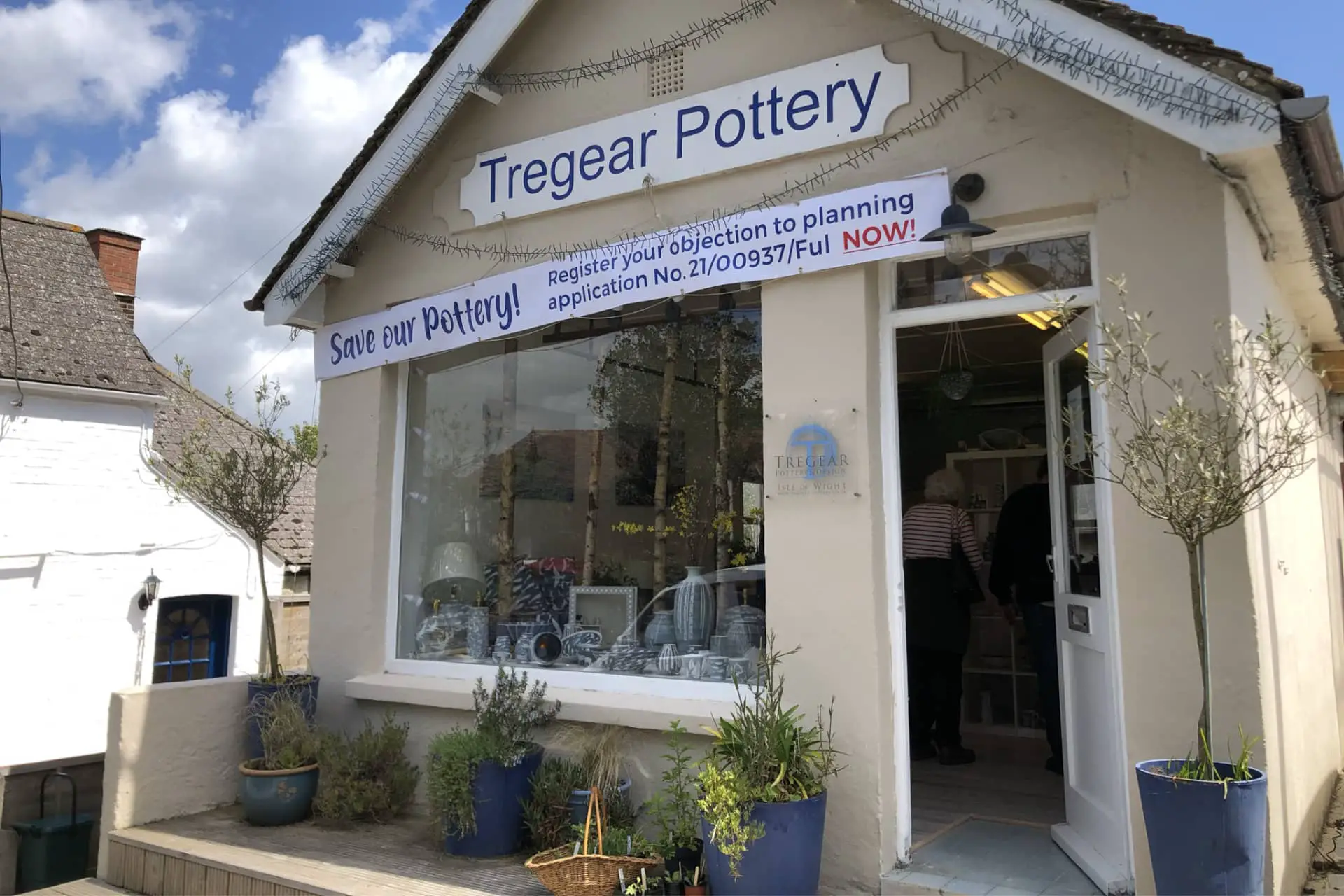 Tregrear Pottery from the outside, showing planning objection banner