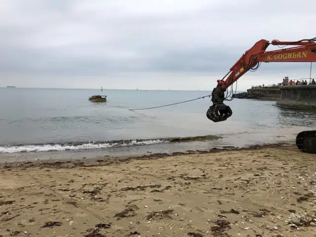 Pulling the yacht into shore