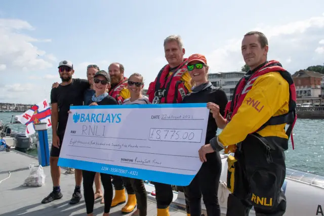 Rowers with the cheque for the RNLI