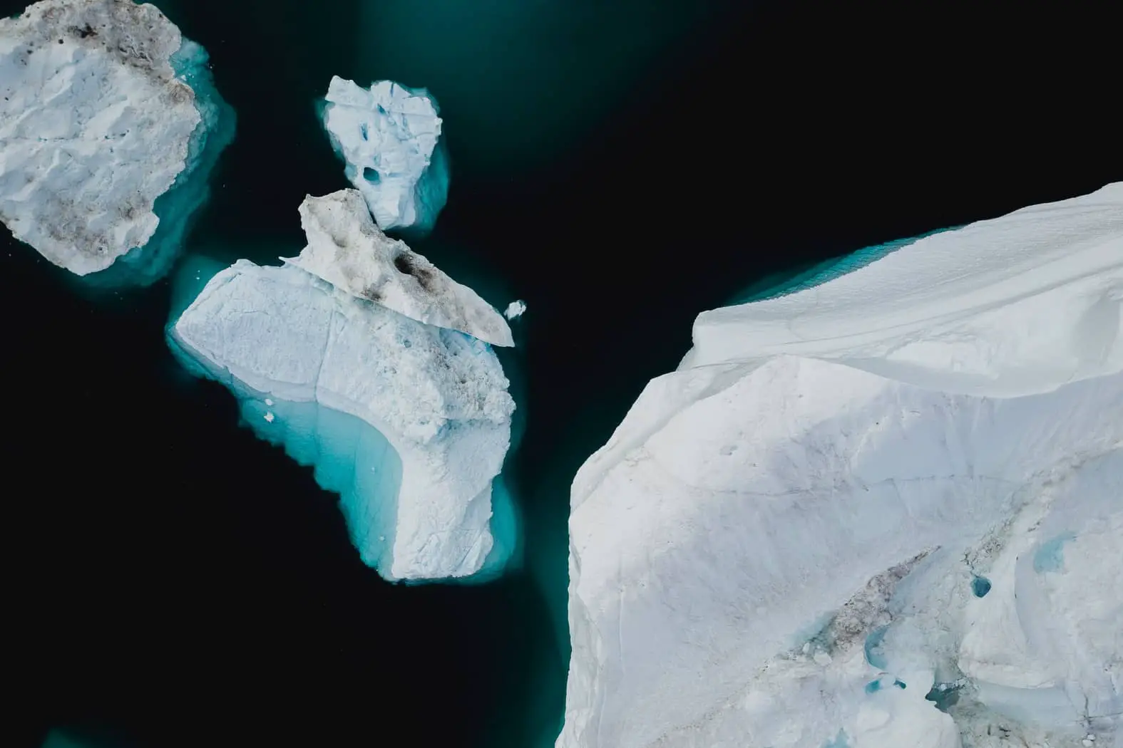 Aerial photo of icebergs